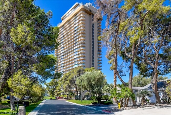 Building Photo - 3111 Bel Air Dr