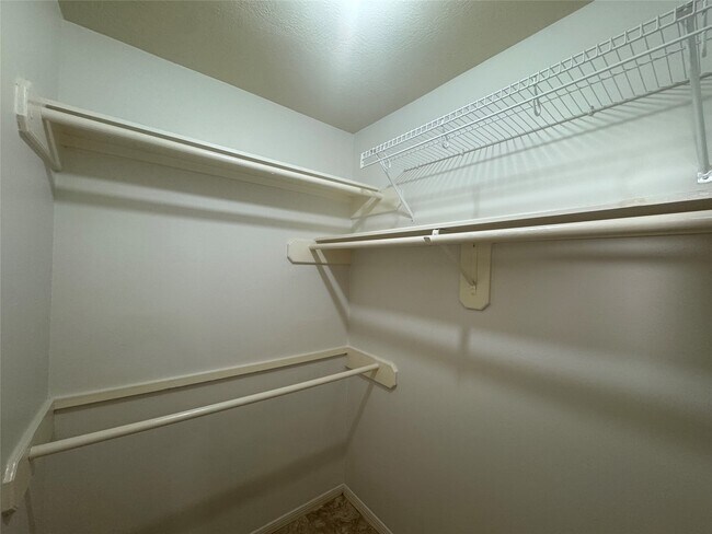 Building Photo - 210 Rolling Plains Dr
