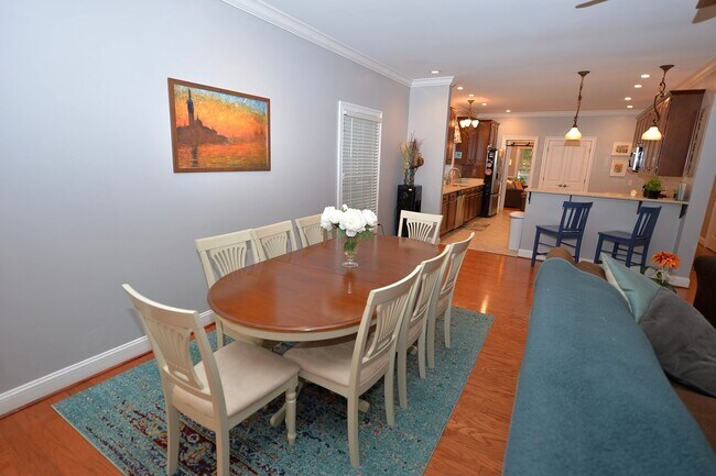 Building Photo - Walk to Naval Hospital! Beautiful Home, Gr...