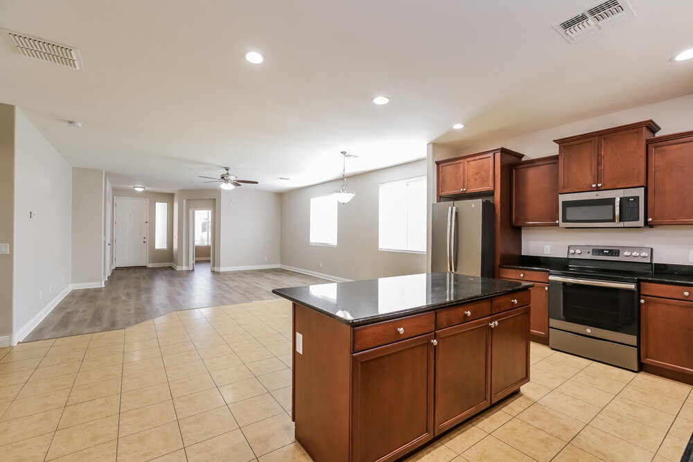 Building Photo - 1655 W Paisley Dr
