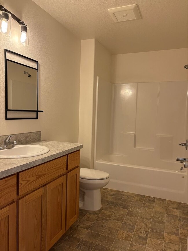 Building Photo - Single Level Home in McMinnville - Pets Allowed