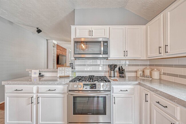 Building Photo - 22210 Bellow Glen Dr