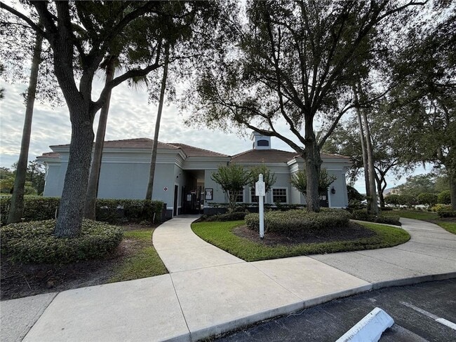 Building Photo - 14037 Fairway Island Dr