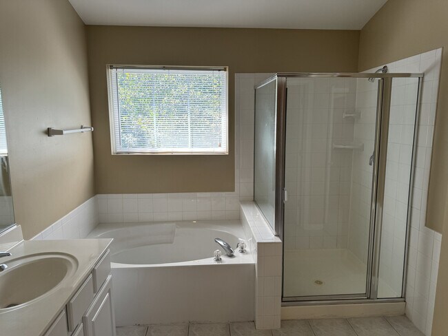 Building Photo - 74 Tanglewood Dr