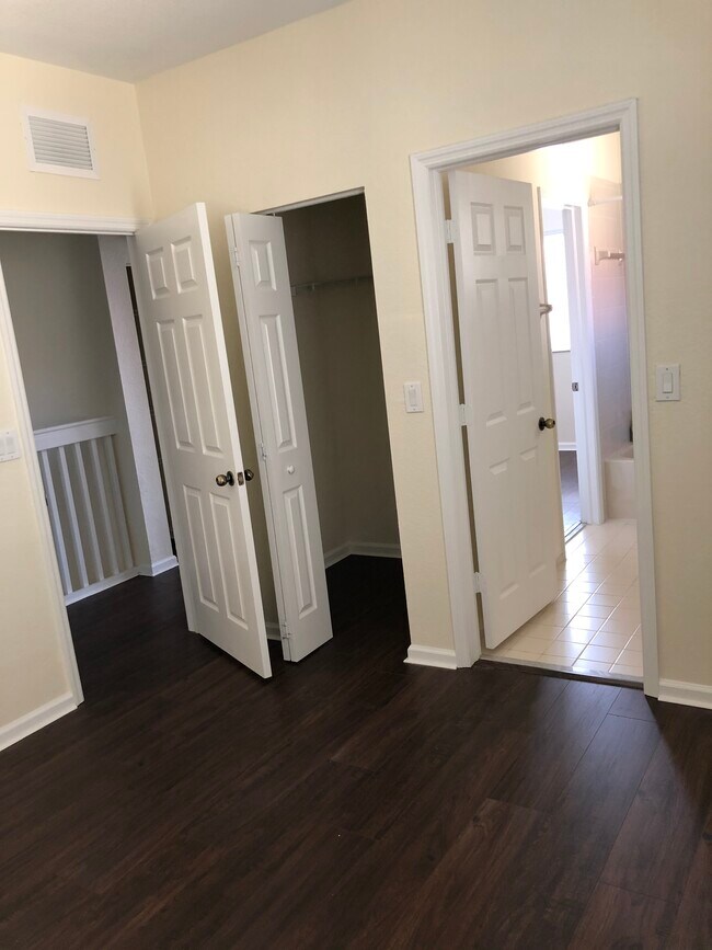 Building Photo - 5023 SE Mariner Garden Cir