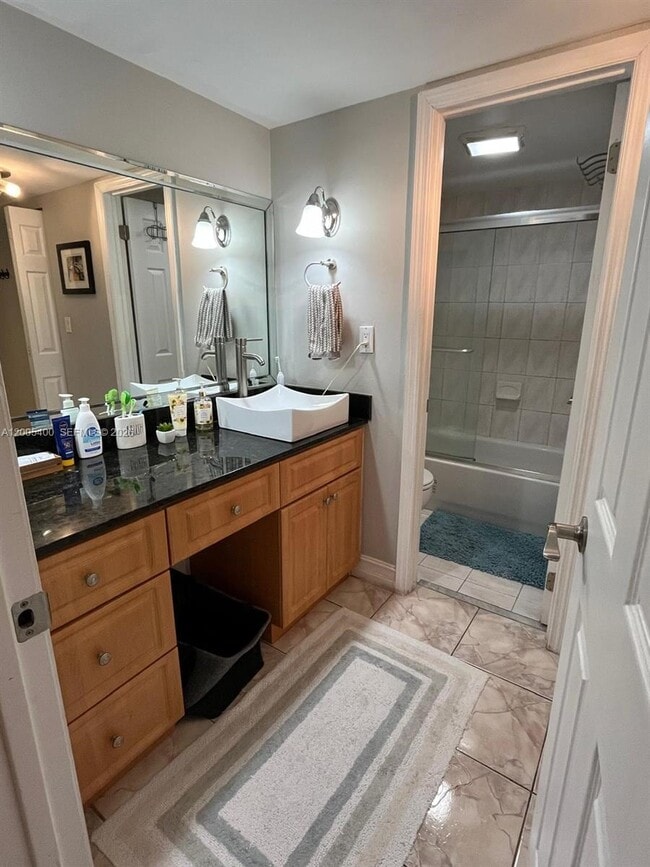 Building Photo - 3475 N Country Club Dr