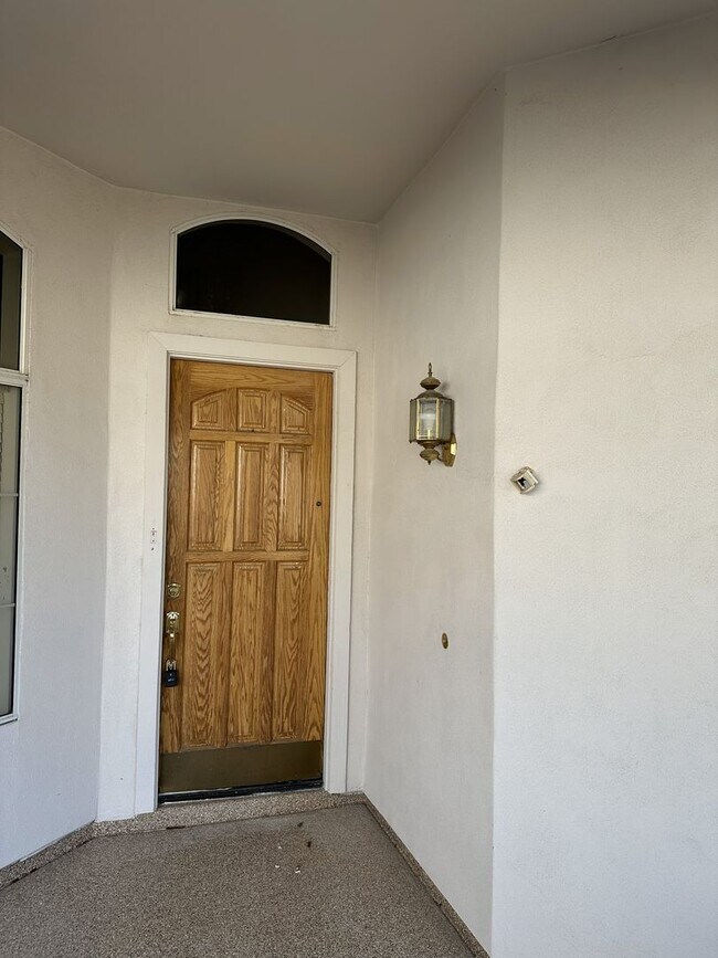 Building Photo - Gorgeous 4 bedroom Scottsdale home with POOL and 3 car garage