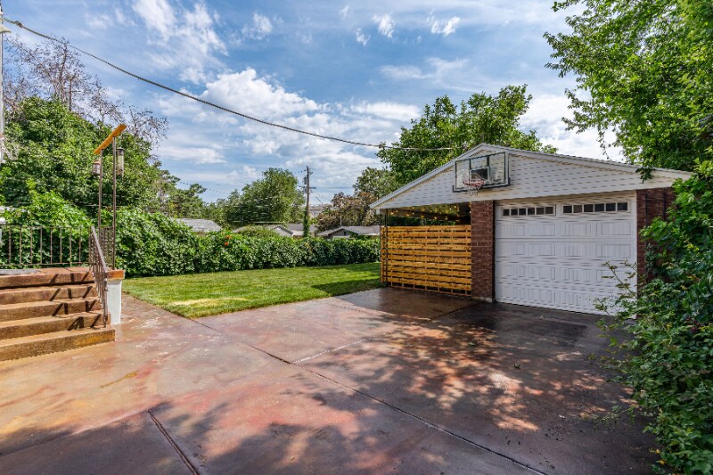 Building Photo - 444 N Oakley St