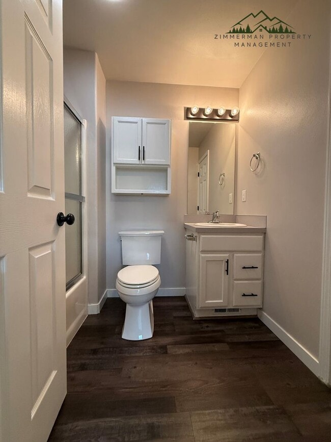 Building Photo - 3-bedroom, 2-bathroom home located in the heart of Harrisburg