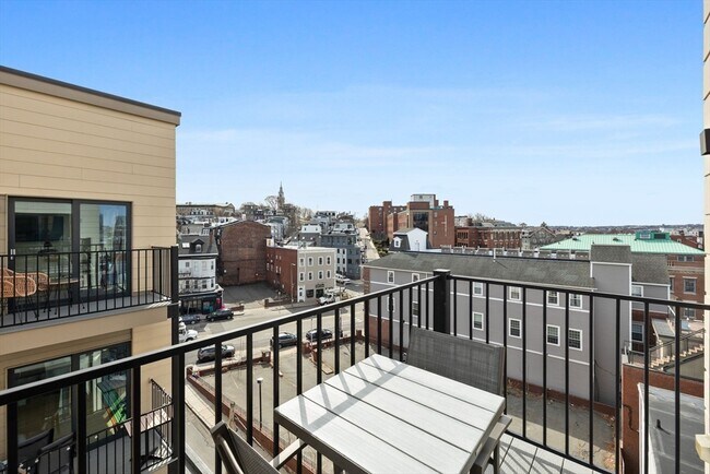 Building Photo - 457 W Broadway