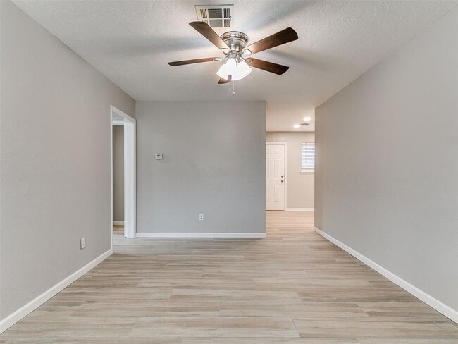 Building Photo - 202 Thompson Dr