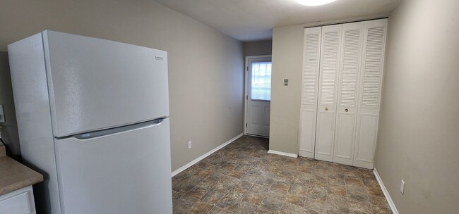 Building Photo - Nice, 3 Bedrooms, 1 Bath, Brick Ranch Home...