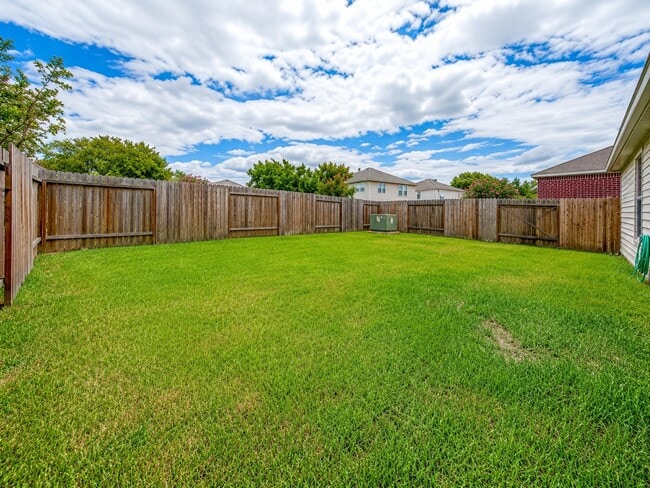 Building Photo - 5822 Camelia Evergreen Ln