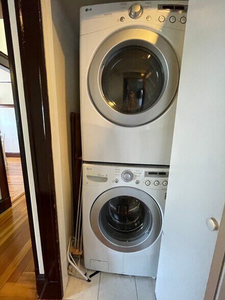 Building Photo - 56 Hobson St