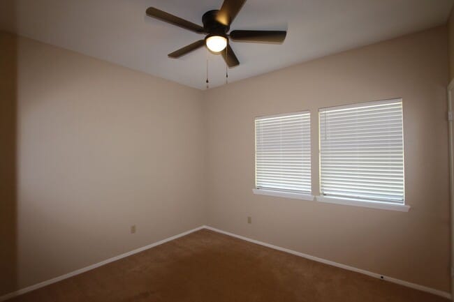 Building Photo - 1013 Blue Quail Dr