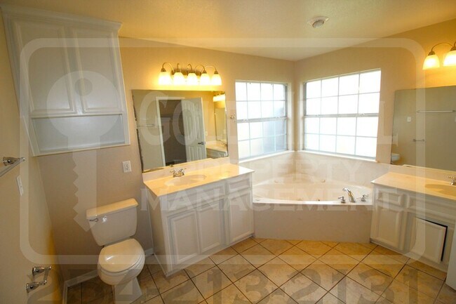 Building Photo - Beautiful 3-bed, 2-bath home now available...
