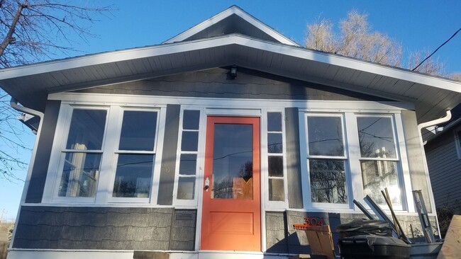 Building Photo - Lovely East End home - the one with the or...