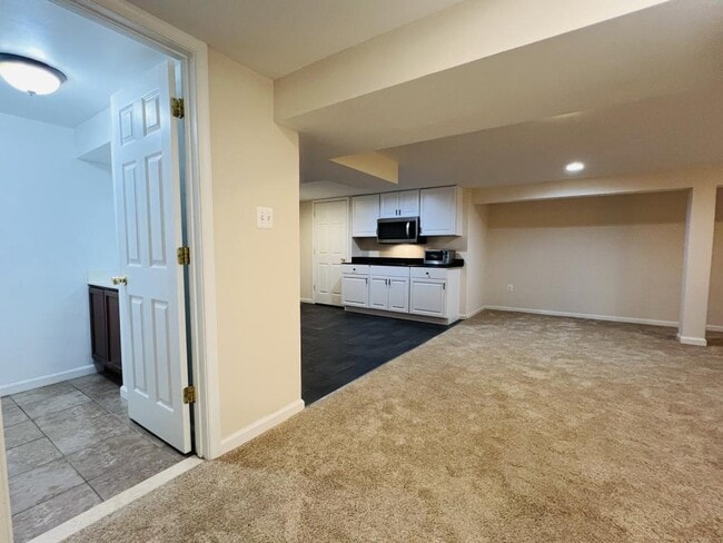Building Photo - 302 Park Hall S