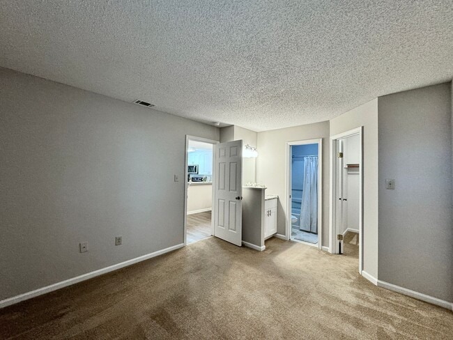 Building Photo - REDUCED PRICE! Updated 1st Floor/1-Level Condo Ready NOW! Includes Water, Sewer, Trash, Landscapi...