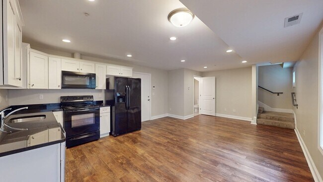 Building Photo - 60 Holworthy St