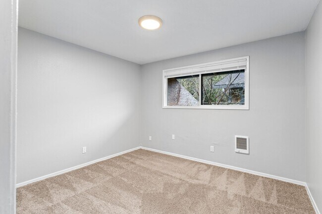 Building Photo - 1365CEDA