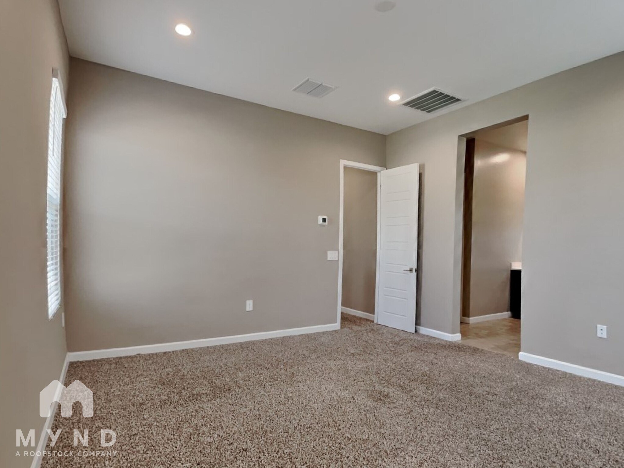 Building Photo - 4839 E Village Dr