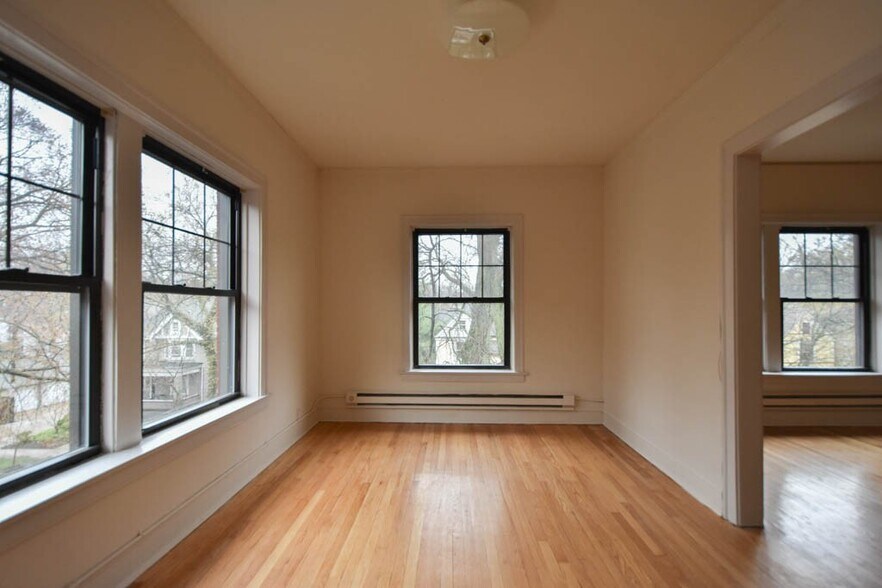 Building Photo - 805 Dempster St