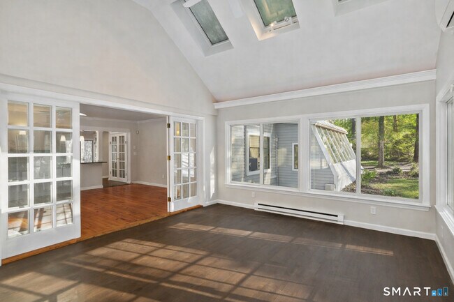 Building Photo - 815 Valley Rd