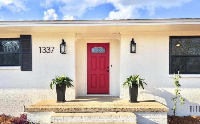 Building Photo - 1337 Broad St