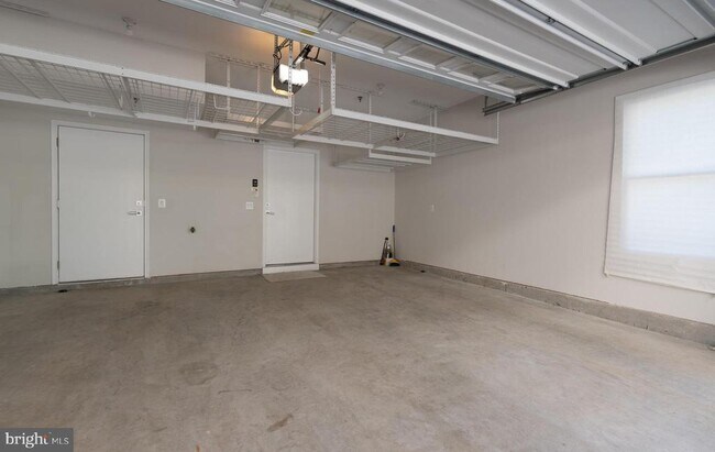 Building Photo - 1527 16th Rd N