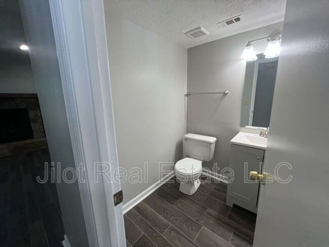 Building Photo - 803 Heritage Oaks Dr