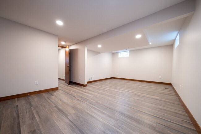 Building Photo - 10932 Russell Ave S