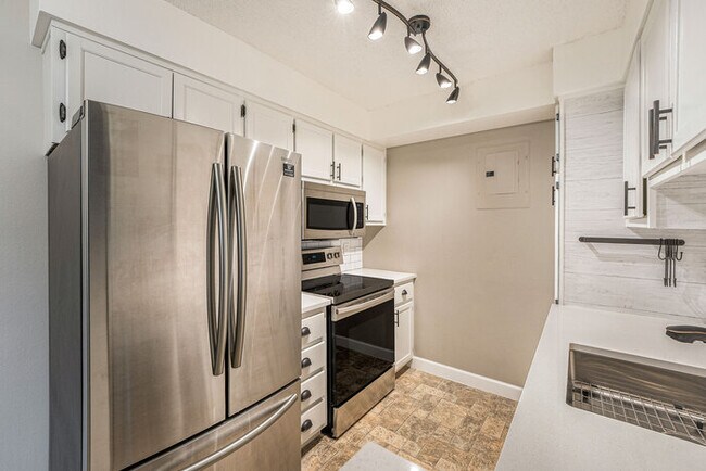 Building Photo - 7040 W 20th Ave