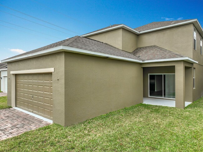 Building Photo - 6 BEDROOM 3 BATHROOM TWO STORY HOME ON IND...