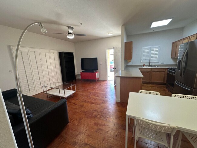 Building Photo - 2 bedroom Partially furnished Condo