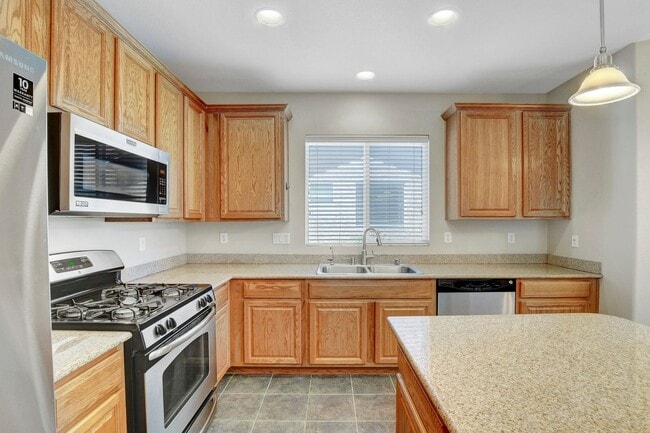 Building Photo - 3 Bedroom Split Level Home in Centennial H...