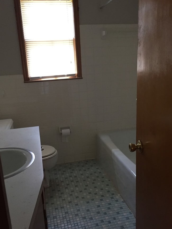 Building Photo - Evanston Estates Brick Home w/ Fenced Yard