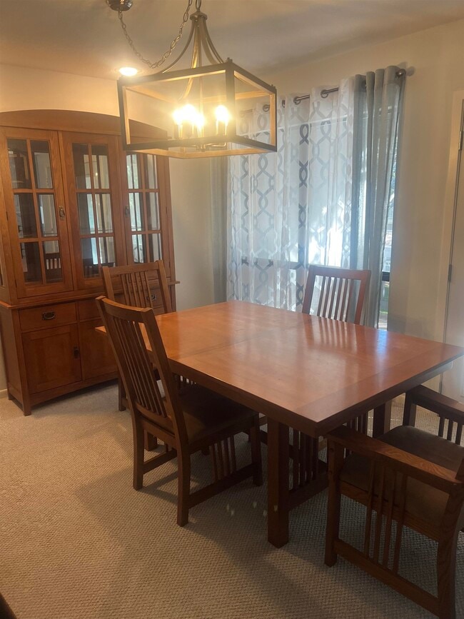 Building Photo - 307 Crestview