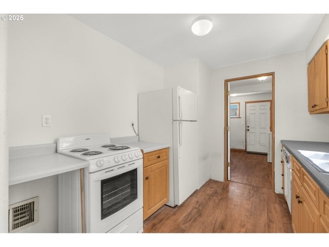 Building Photo - Warner Street Northeast