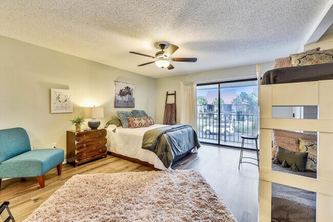 Building Photo - 11222 Hutchison Blvd