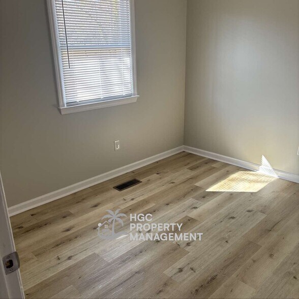 Building Photo - 404 Miles St