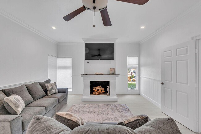 Building Photo - 530 NE 17th St