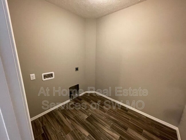 Building Photo - 491 Hudson Ave