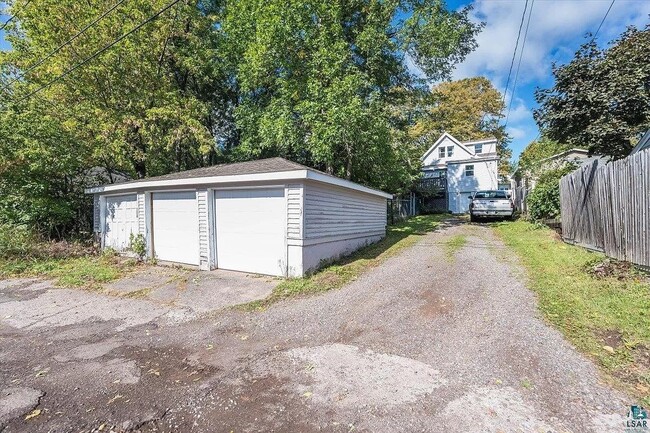 Building Photo - Charming 2-Bedroom Home in Duluth! Fully F...