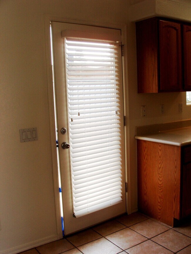 Building Photo - 2321 Palisades Dr