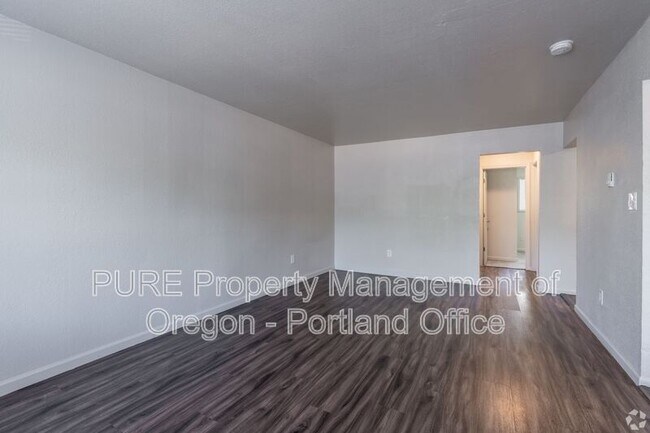 Building Photo - 760 Plymouth Dr NE