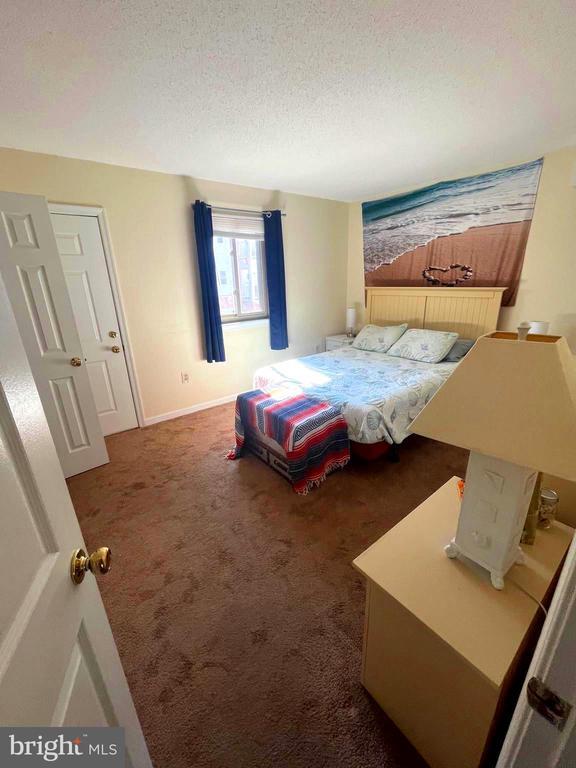 Building Photo - 14402 Jarvis Ave