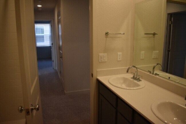 Building Photo - 4139 Scarlet Ct