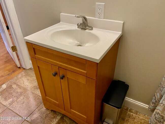 Building Photo - 4 Corinne Ct