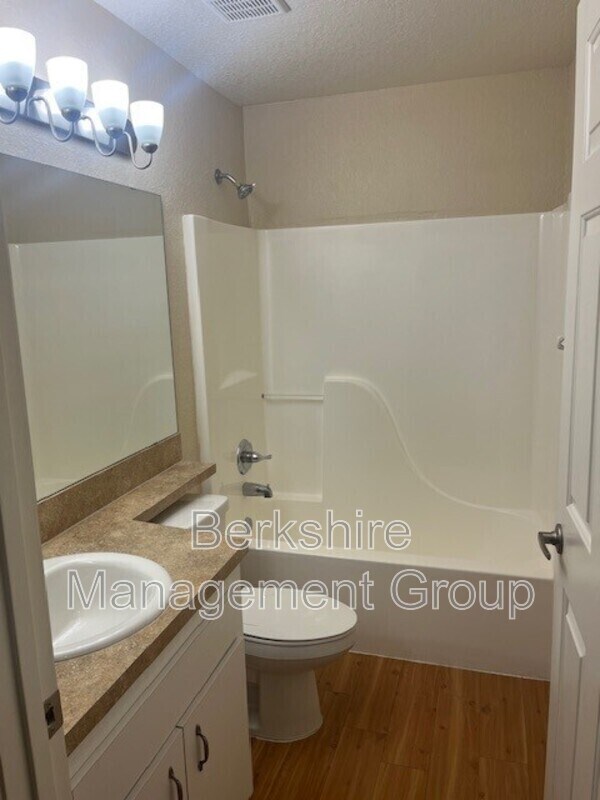 Building Photo - 1106 Brook Meadow Dr